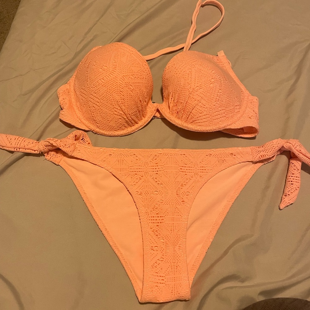 Bikini - Picture 6 of 6